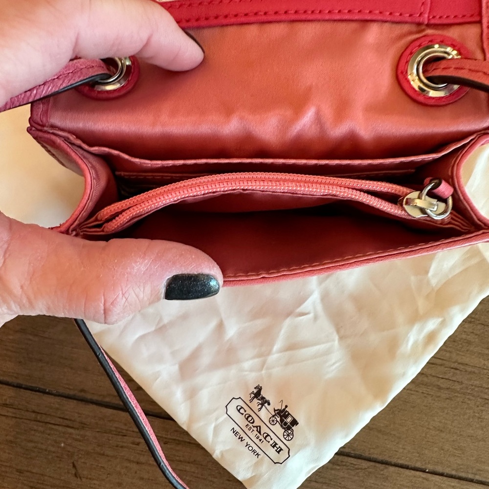 Vintage Coach micro Crossbody bag. - Picture 5 of 10